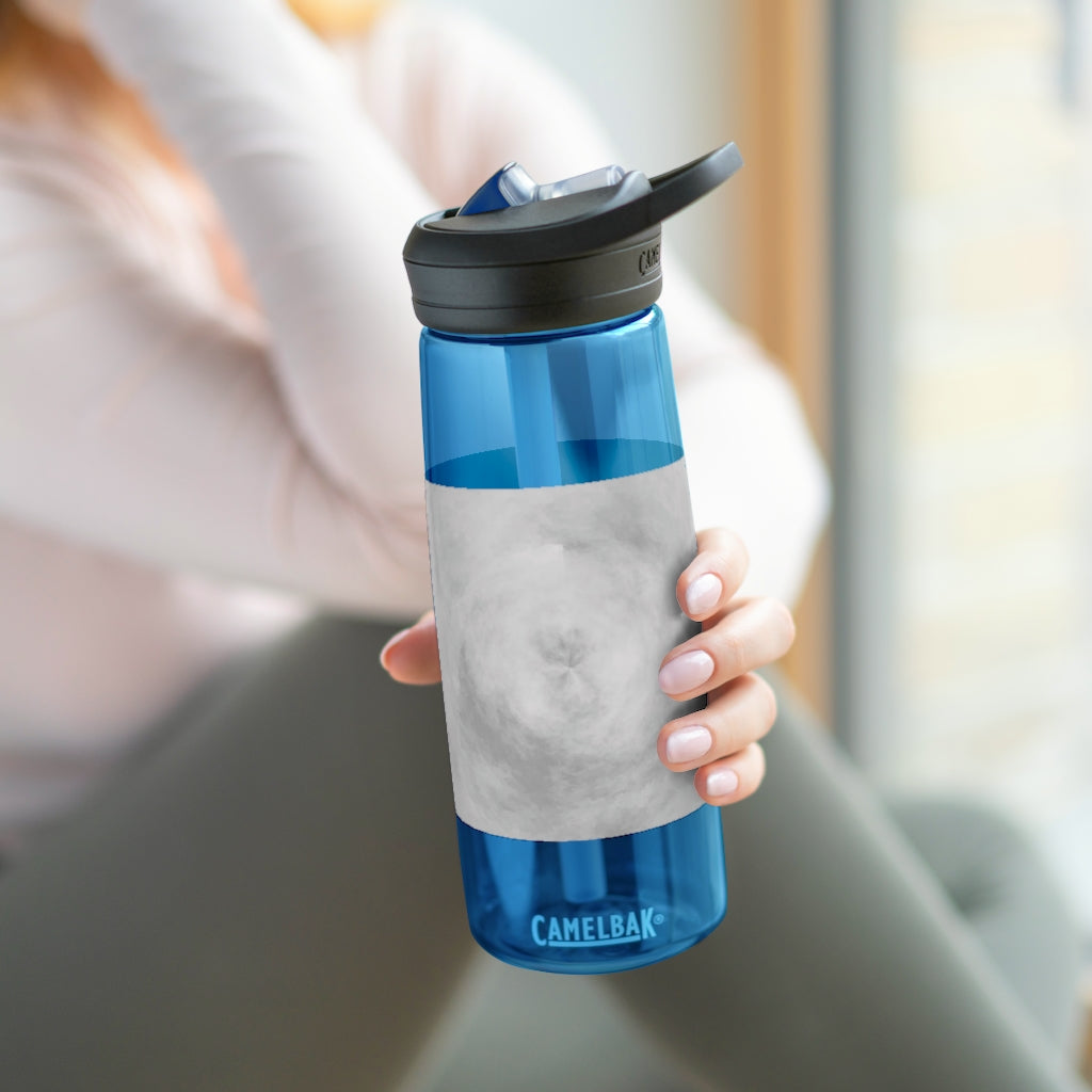 Illusion CamelBak Eddy® Water Bottle in 20oz and 25oz sizes, showcasing its durable Tritan™ material and spill-proof design.